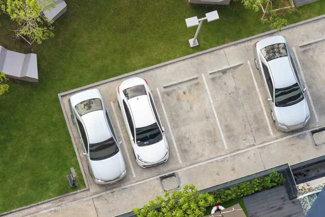Miejsce parkingowe dla lokatora na wspólnym podwórzu